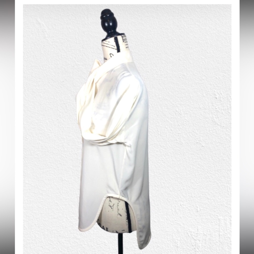 Brochu Walker Cream Longsleeve Key‎ hole Buttun Up Blouse - Picture 3 of 10
